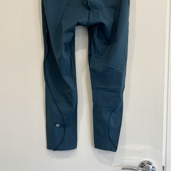 Cropped lululemon leggings - Picture 2 of 5
